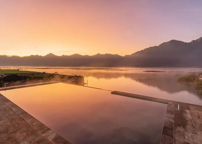 D Sila's Tepi Danu & Natural Hot Spring ロッジ Kintamani